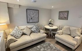 Dancy Mews Over 30'S Only Apartment